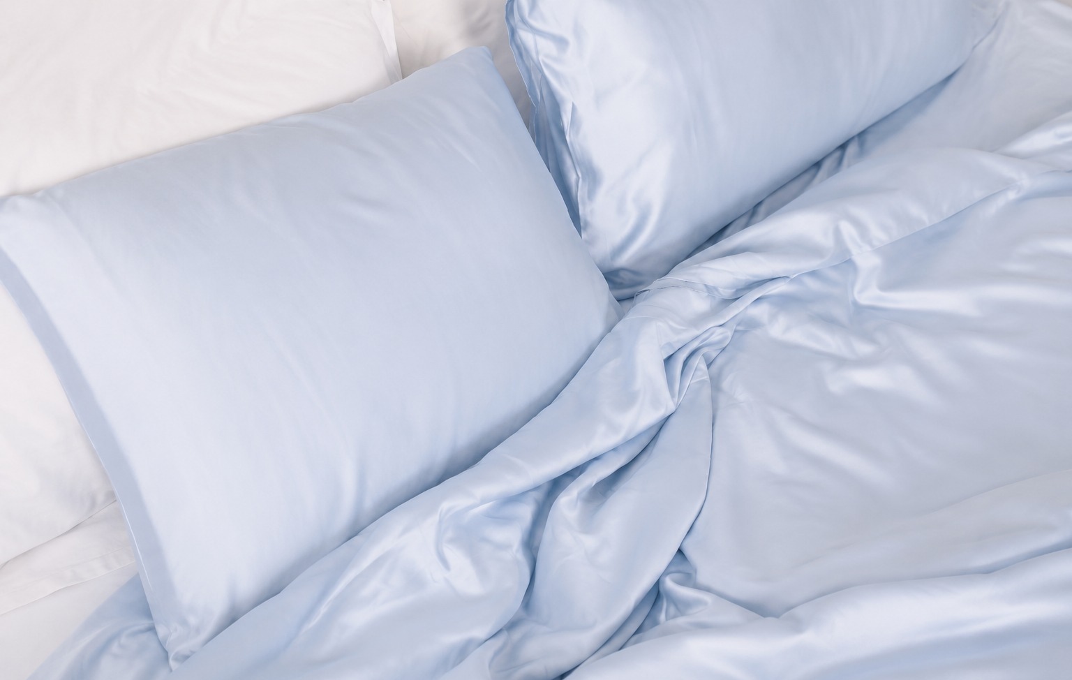 7 Warna Sprei yang Membuat Kamar Tidur Terlihat Lebih Mewah, Clean, dan Elegan